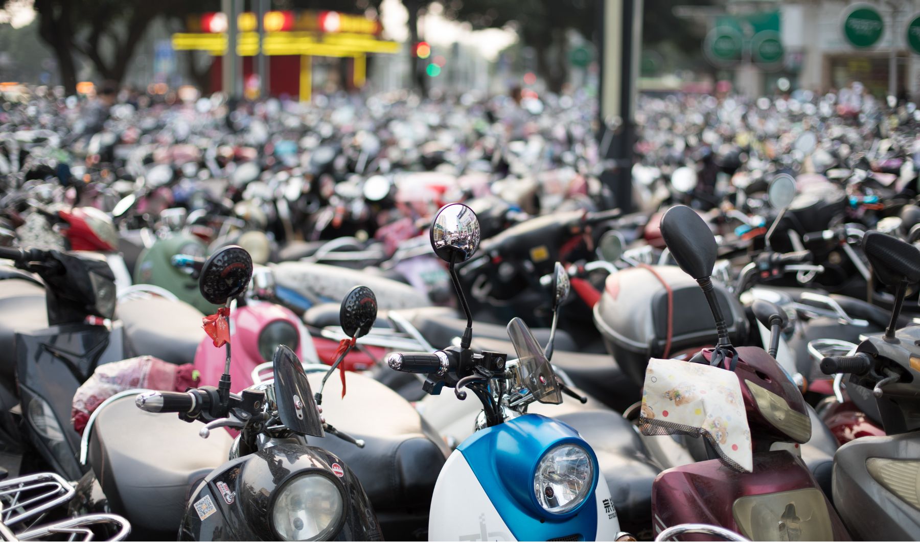Electric Bike vs. Moped: Pros and Cons for City Travel