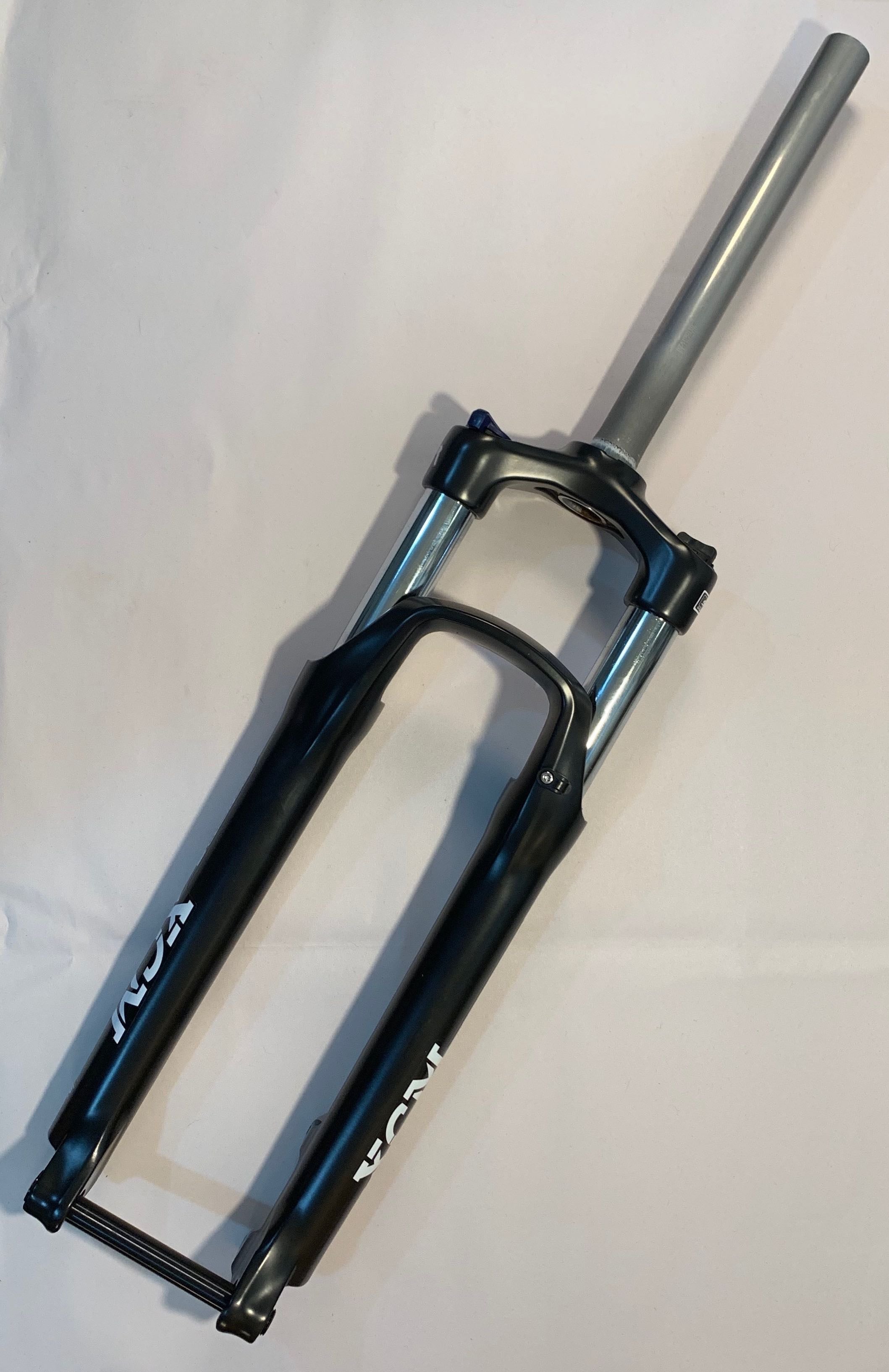 Black SR Suntour XCM 100MM Fork (Multiple Models)