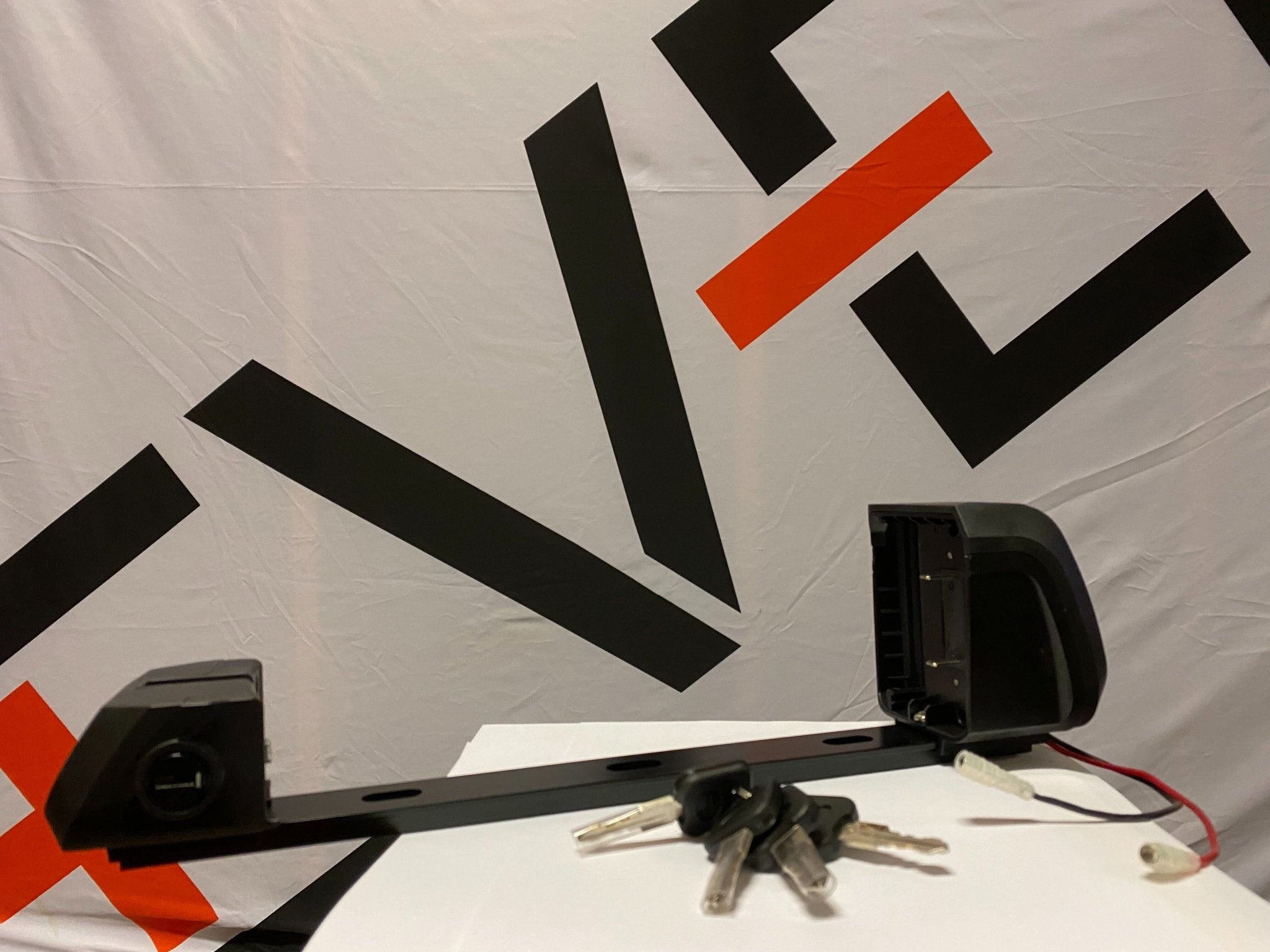 Delta Battery Dock With Lock And Keys - EVELO