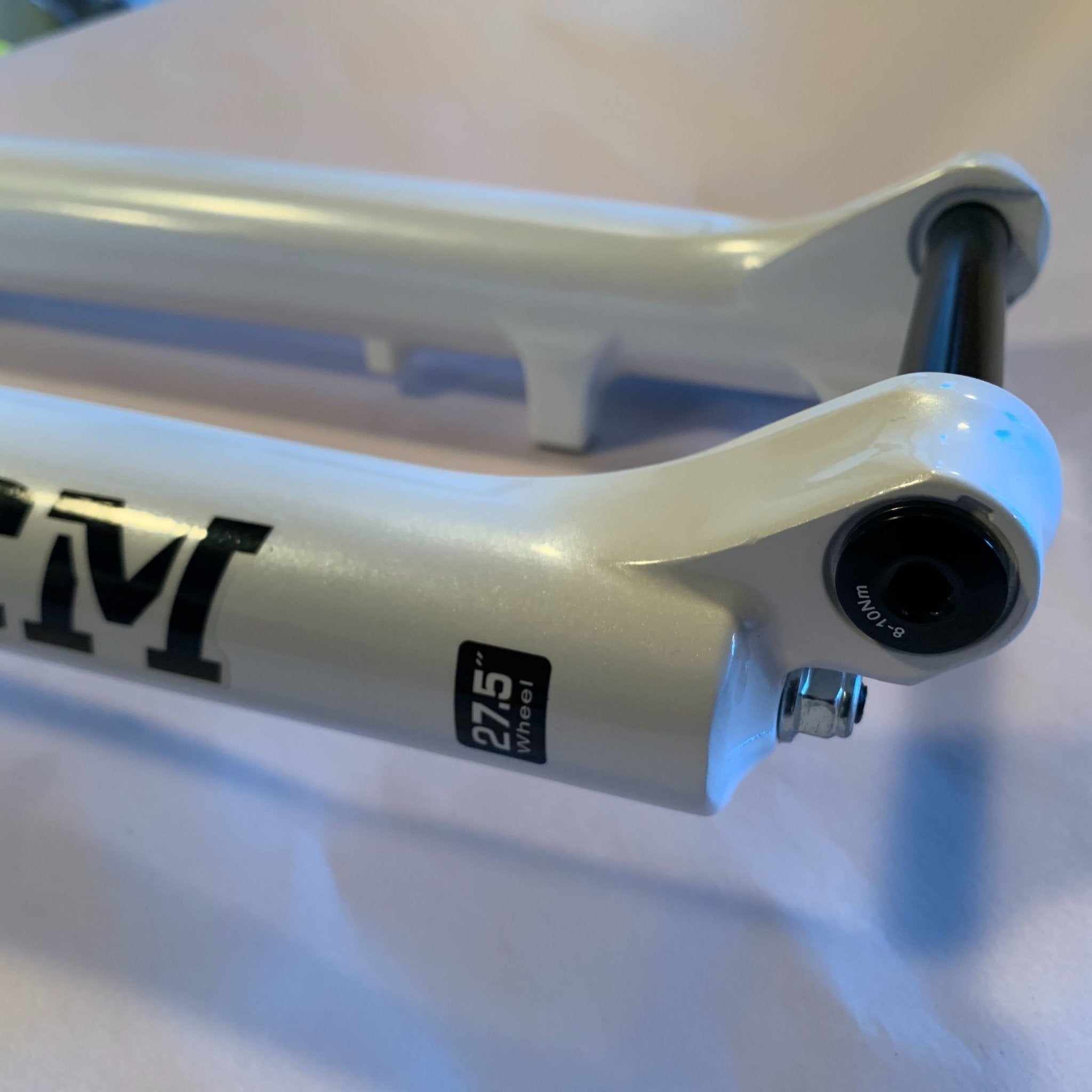 SR Suntour XCM 100MM Fork White (Aurora Limited Edition) - EVELO